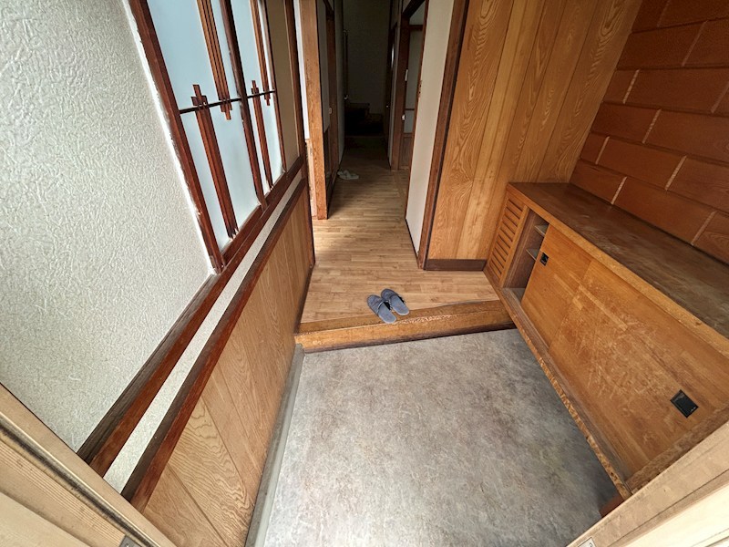 取出貸家 玄関