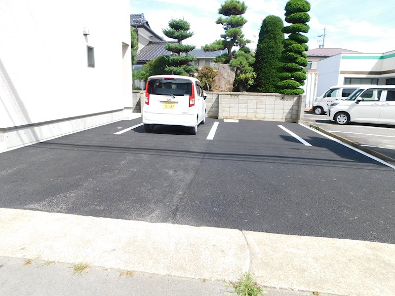 ヴィラ幸 駐車場
