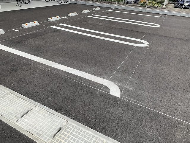 グランライトB 駐車場