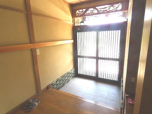 森のこだま日影 玄関