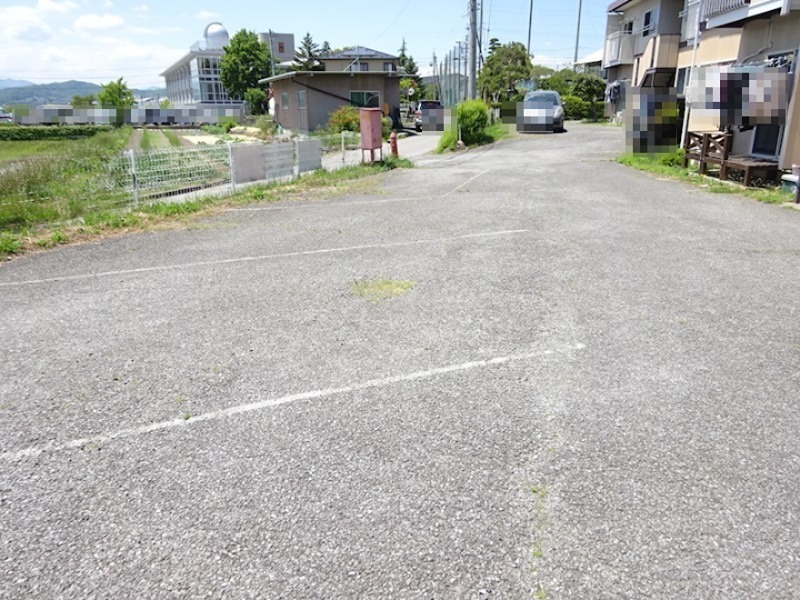 アトゥレあすかA 駐車場