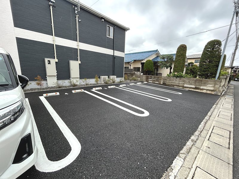 グランデール元町 駐車場