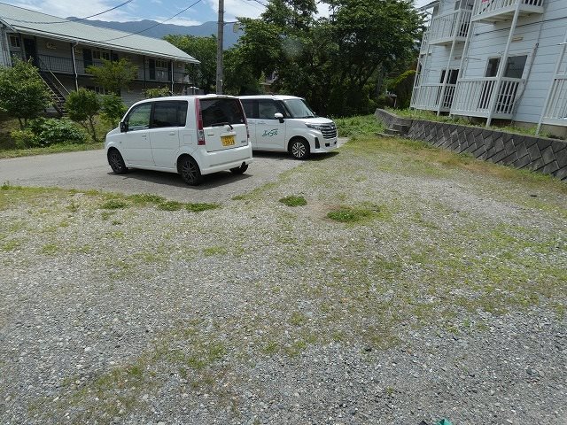北原マンション 駐車場