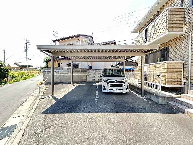 クランツウェストＡ 駐車場