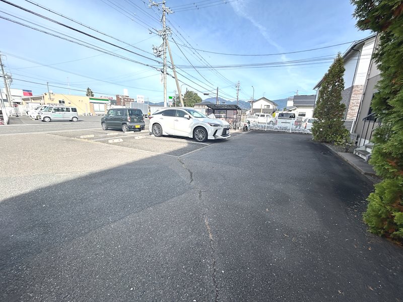 ヴィラ島立 駐車場