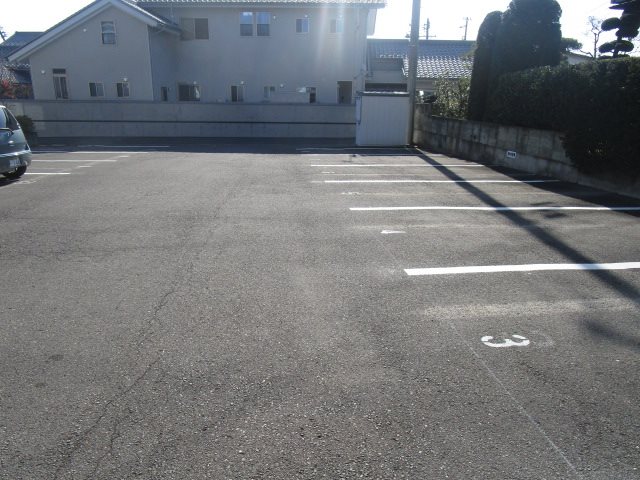 プルミエール桐原Ａ棟 駐車場