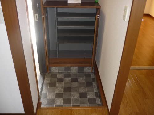 バリュージュあずまだC 玄関