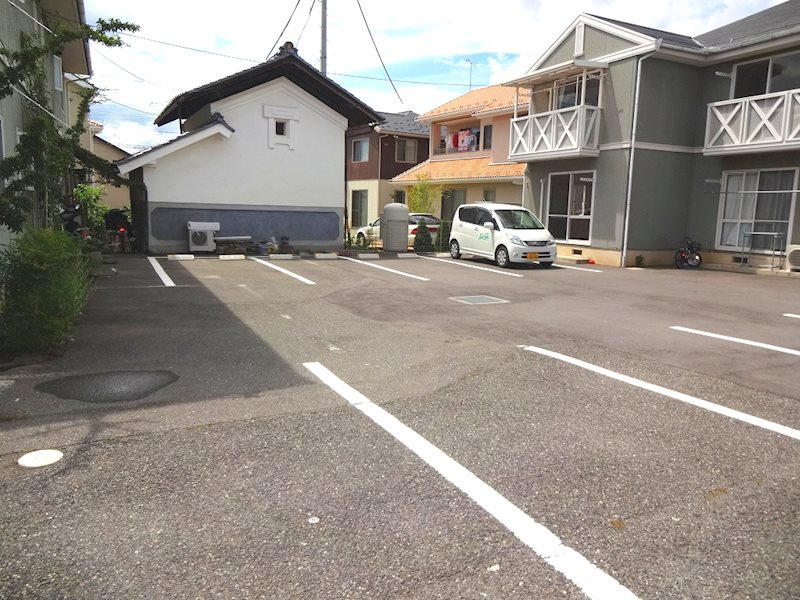 ハイツミヤ 駐車場