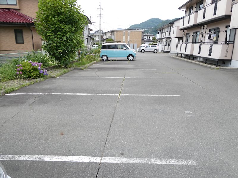 アプリコットハウスⅡ 駐車場
