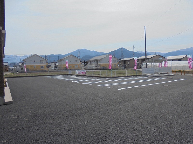 アイリスガーデン 駐車場
