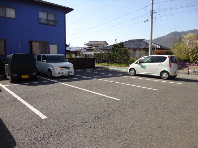 クラテールN　C棟 駐車場