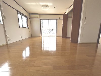コーポ辰巳 リビング