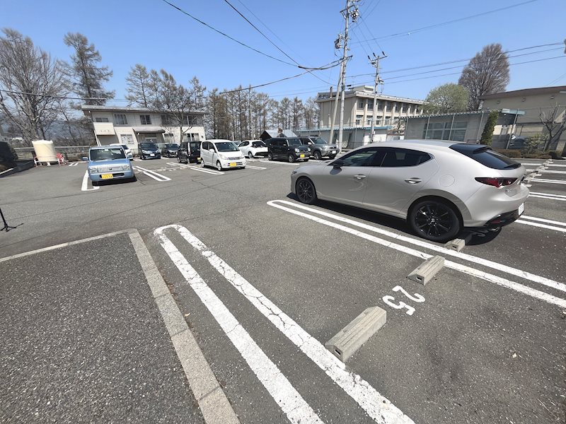 オーチャードビュウＡ 駐車場