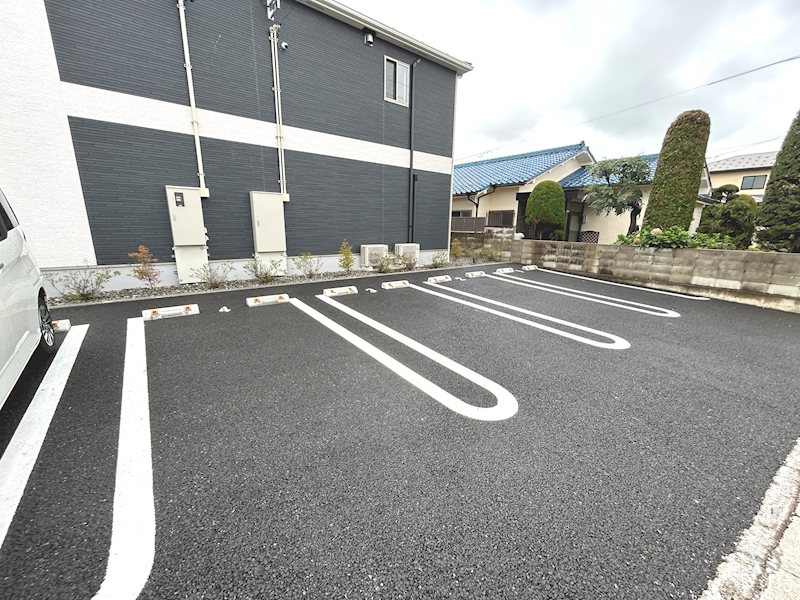 グランデール元町 駐車場