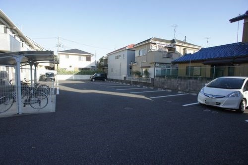 ベルデュール３ 駐車場