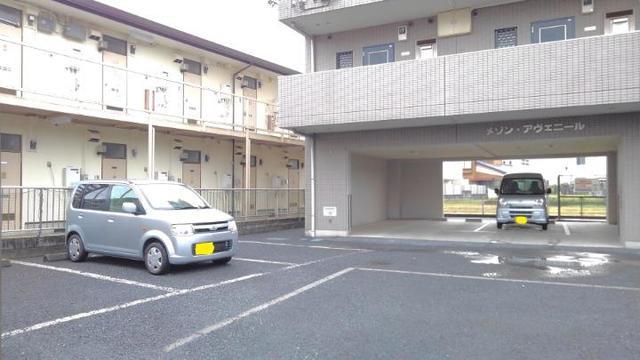 メゾンアヴェニール 駐車場