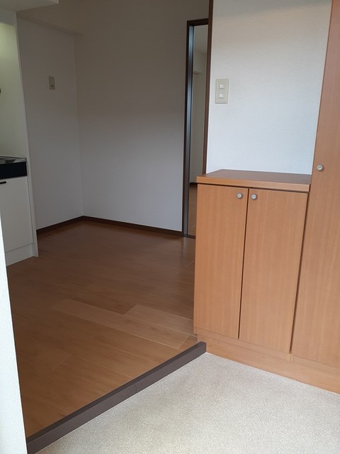 メゾンアヴェニール 玄関
