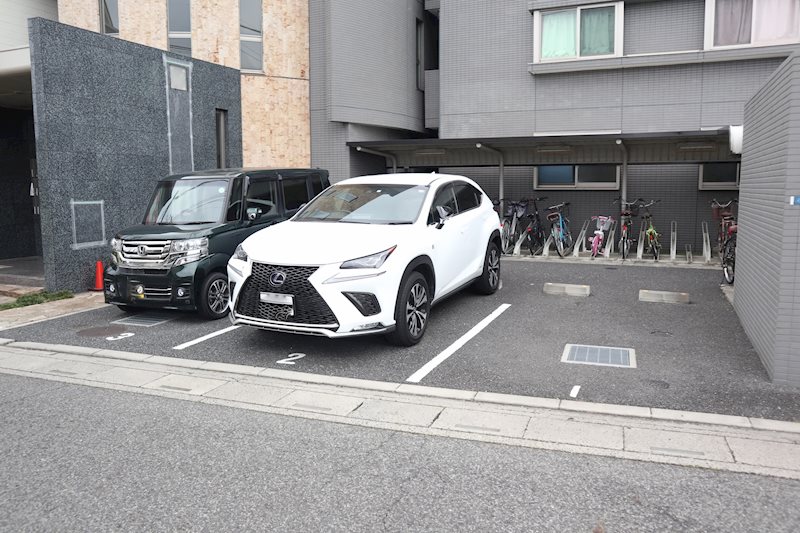 グランプエルタ 駐車場