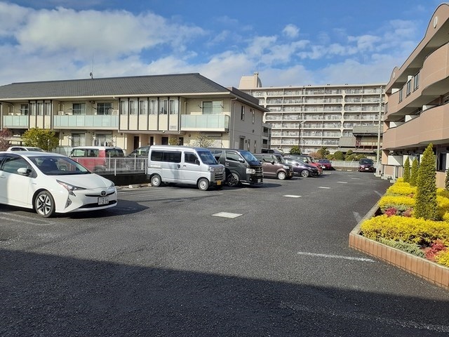 フレール与野本町　弐番館 駐車場