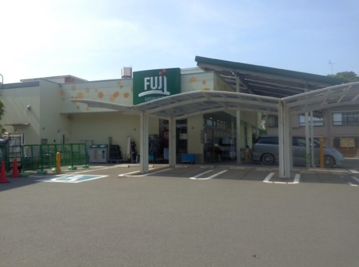 貸家　菅田町1571 スーパー