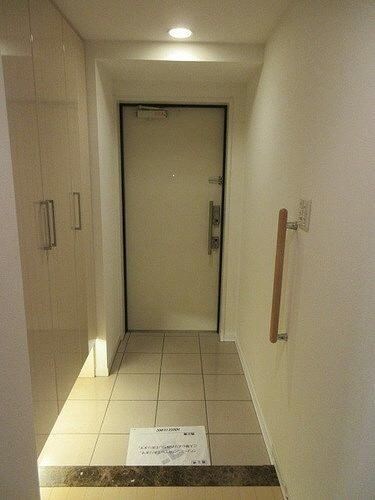 ライオンズマンションセントワーフ横濱 玄関