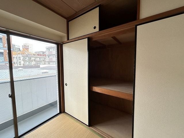 中川ビル  収納