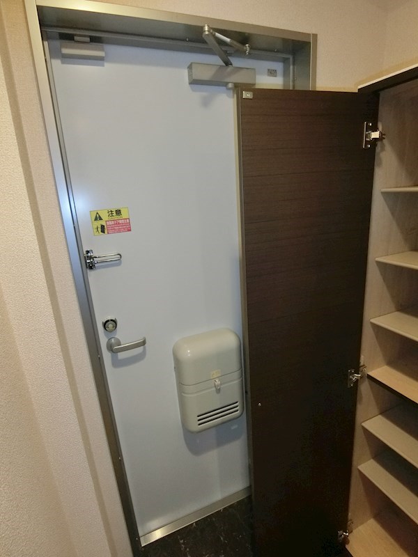 クレイノＭＩＩＷＡ 玄関