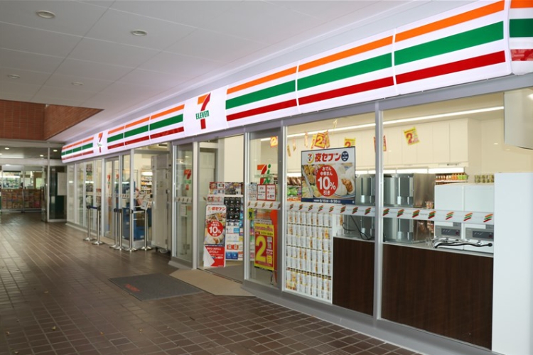 クレイノＭＩＩＷＡ コンビニ