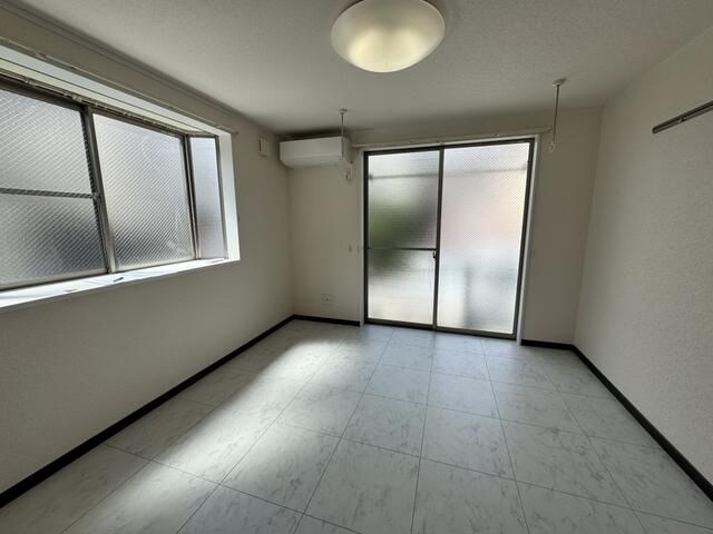第１０セントラルコーポ反町 リビング