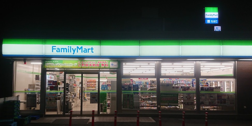 第１０セントラルコーポ反町 コンビニ