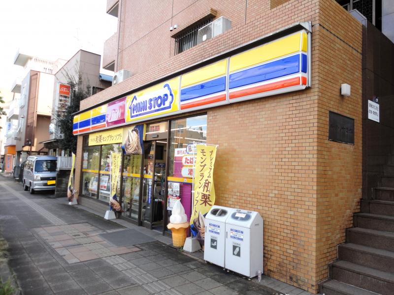 第１０セントラルコーポ反町 コンビニ