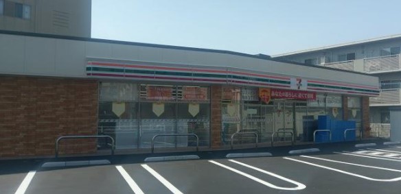 エクレール鴨居Ⅱ コンビニ