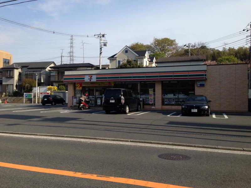 ロワール横浜二俣川 コンビニ