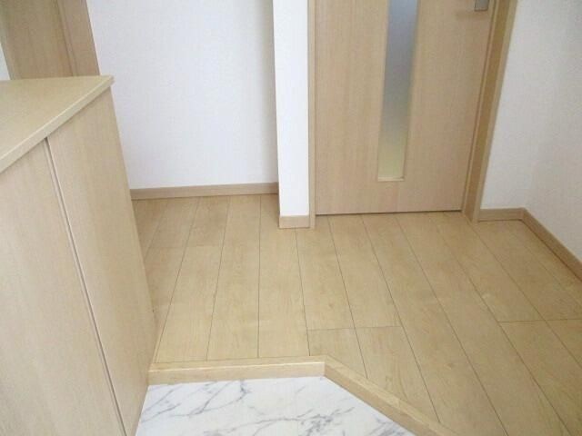 ブランドール弐番館 玄関
