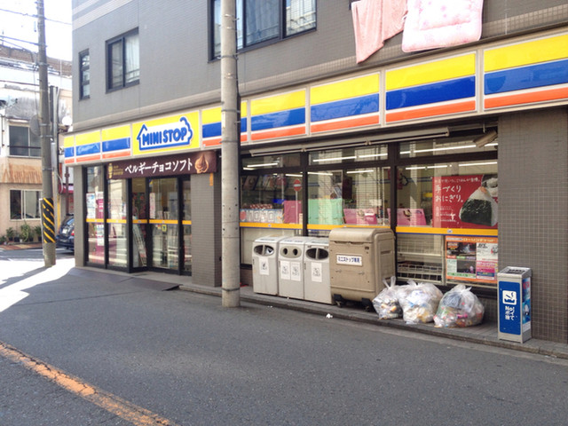 ヴェレーナ横浜反町駅前 コンビニ