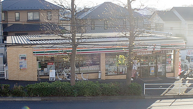 ヒルズ小山台Ⅱ コンビニ