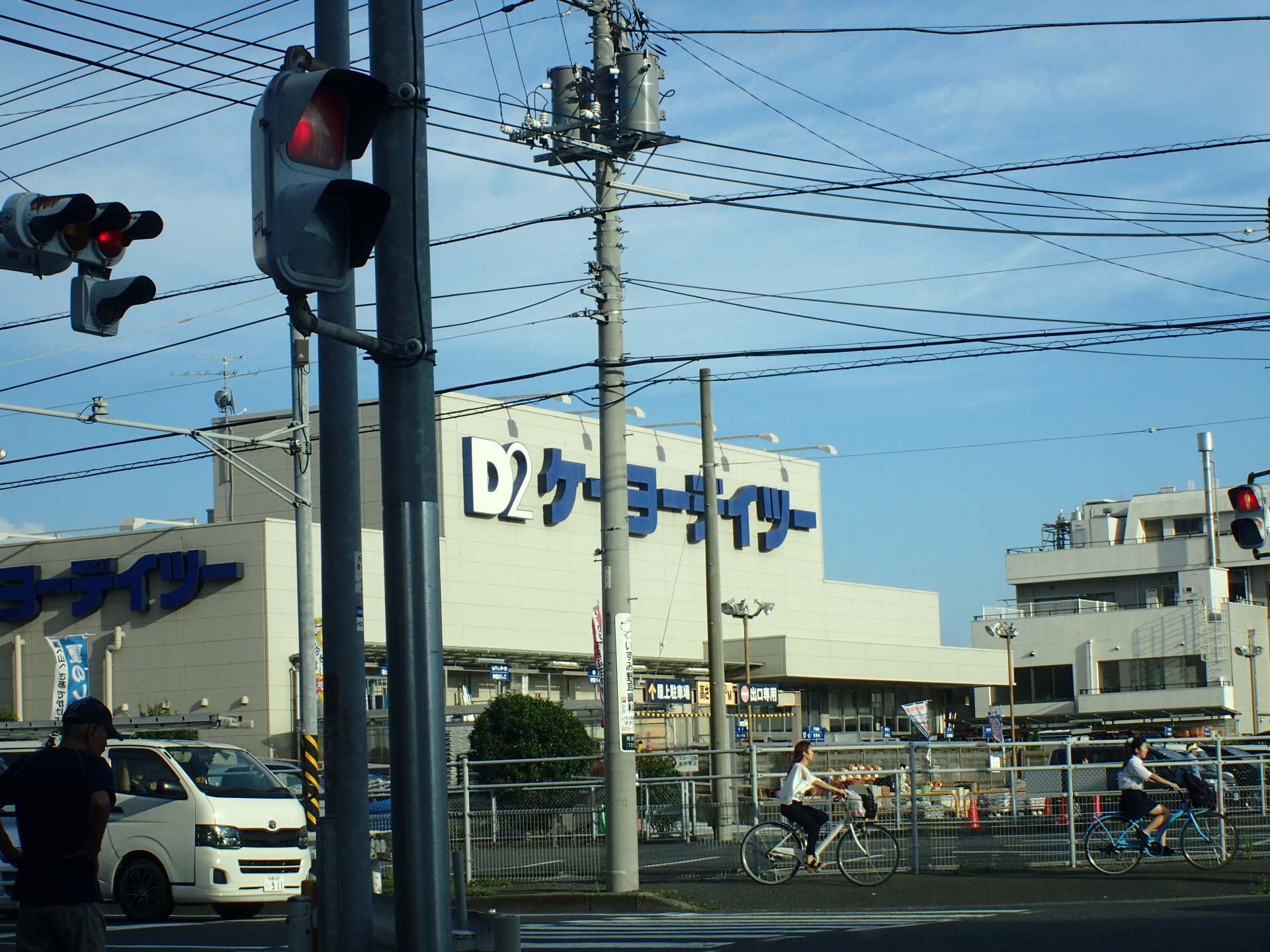 リバーサイド　イズミ  ホームセンター