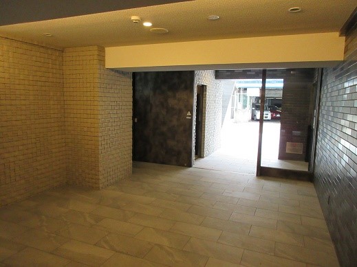 Ｍ：ＣＯＵＲＴ新町 エントランス