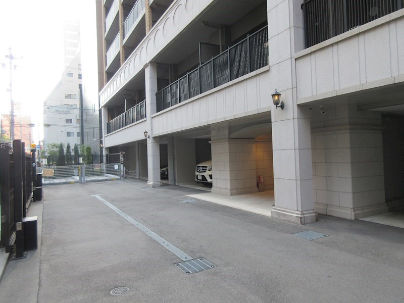 ザ大阪レジデンス備後町 駐車場