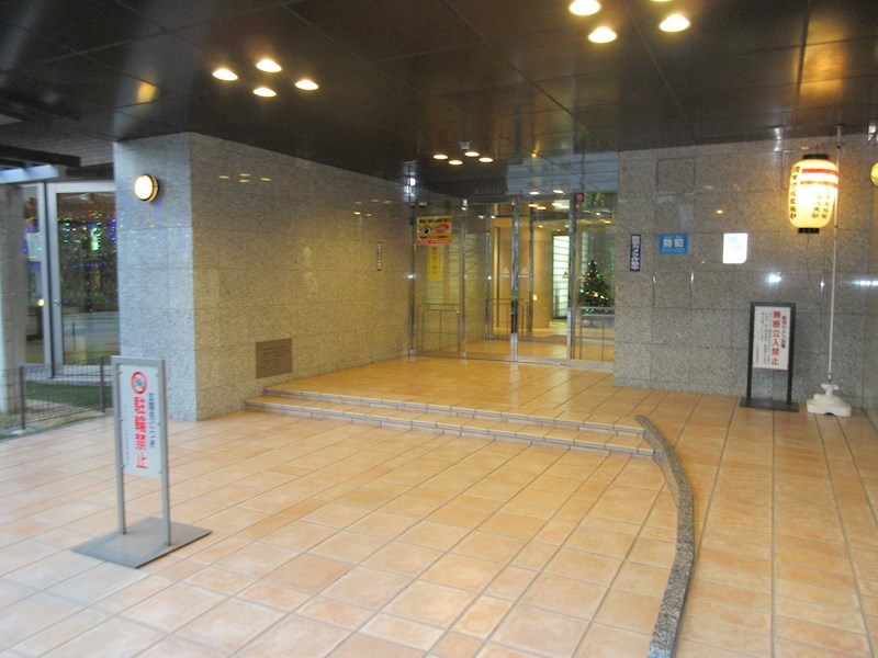 ルイシャトレ本町西 エントランス