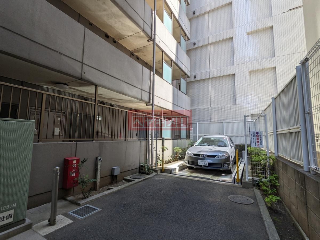 菱和パレス明大前壱番館 駐車場