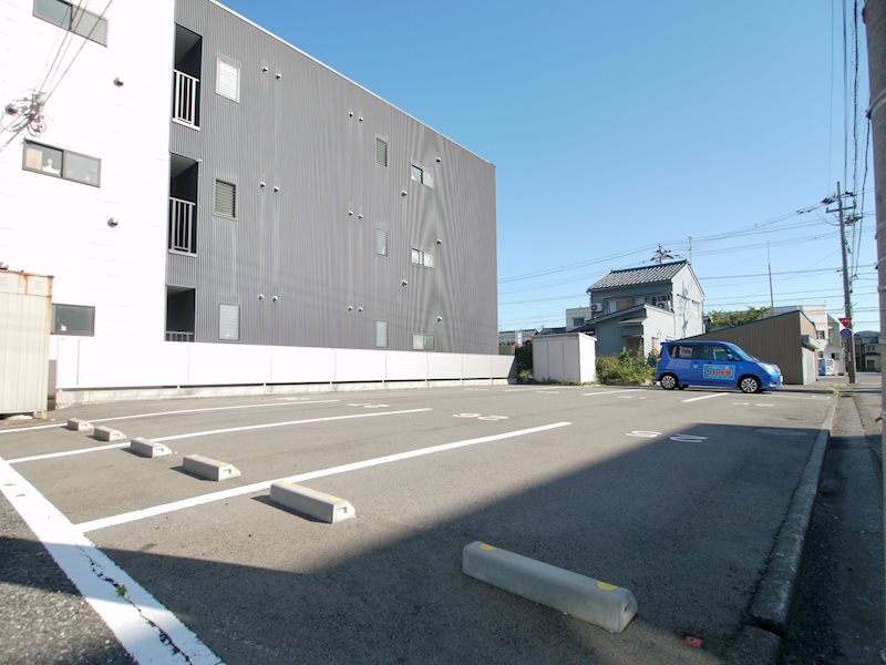 ルナ　フロースⅡ 駐車場