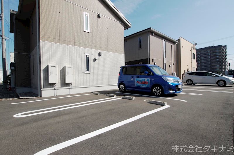 クレシア高木中央 駐車場