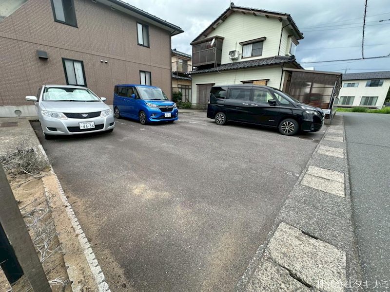 トゥルースタウン 駐車場