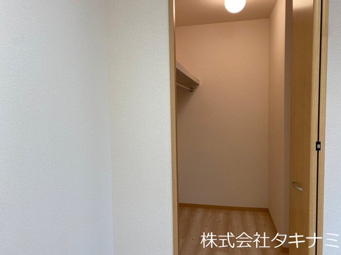 モア・イースト 収納