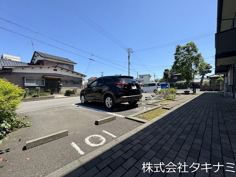 アストラルビュー 駐車場
