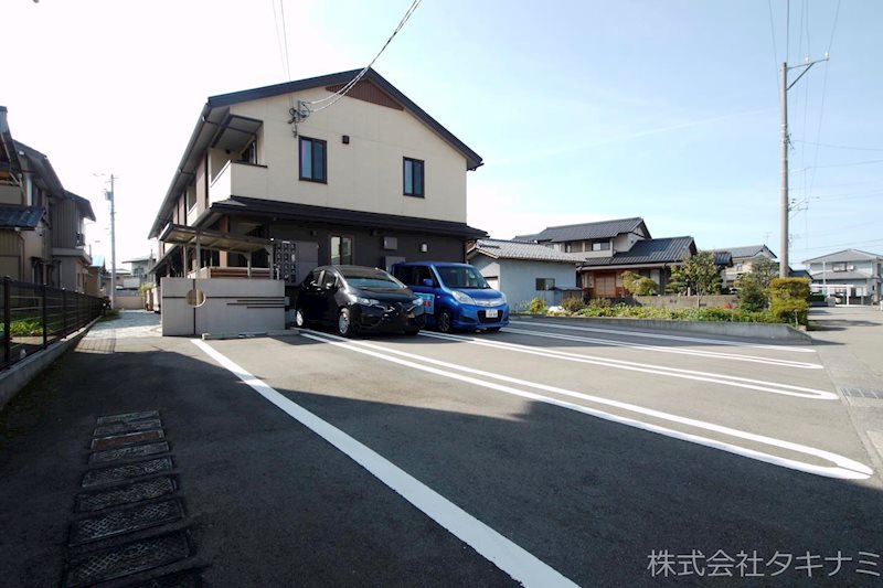 NAGOMI 駐車場