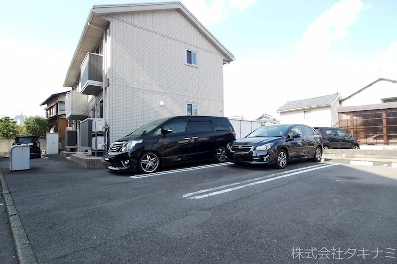 ボレロ 駐車場