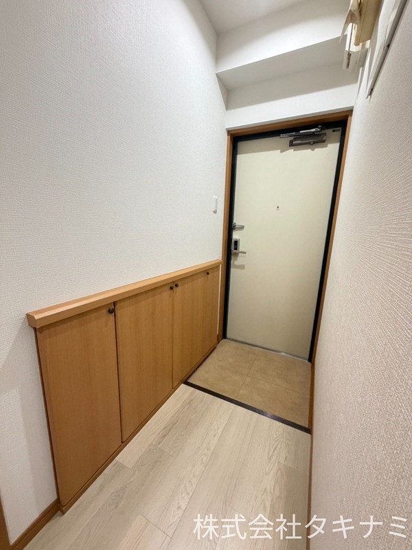 アウスピオーリ 玄関