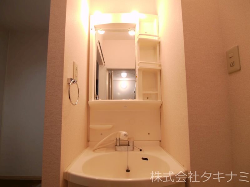 ホワイティ下馬　B 洗面所